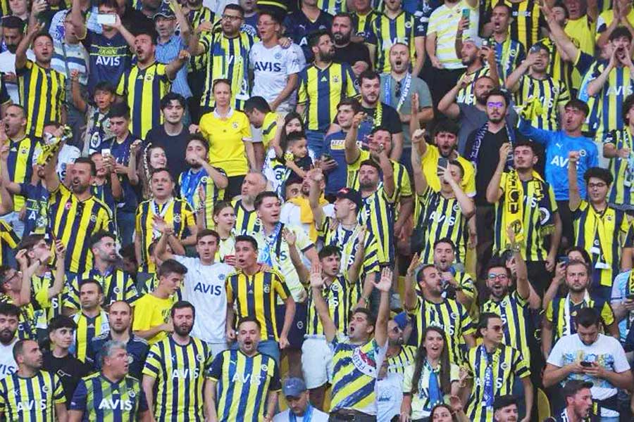 Fenerbahçe, aficionados en el estadio