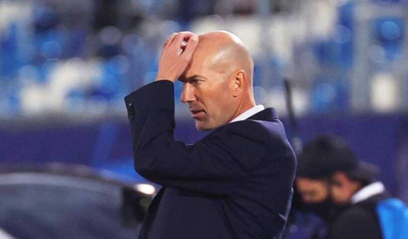 Zidane gets a hair transplant in Istanbul