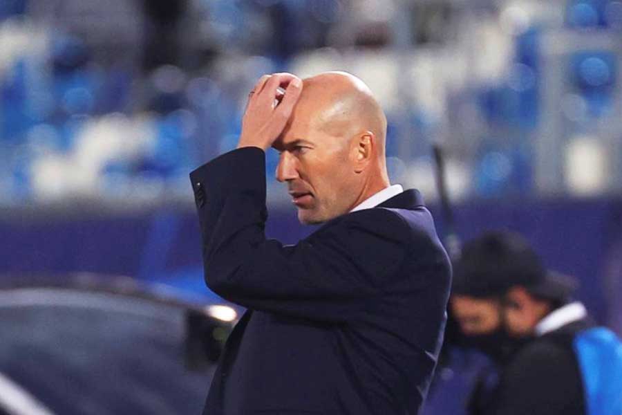 Zidane gets a hair transplant in Istanbul