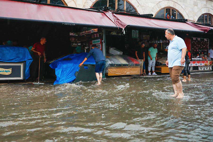 Istanbul, floods in the Spice Bazaar
