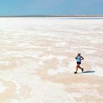 Turquía, australiana corre en lago seco por el cambio climático