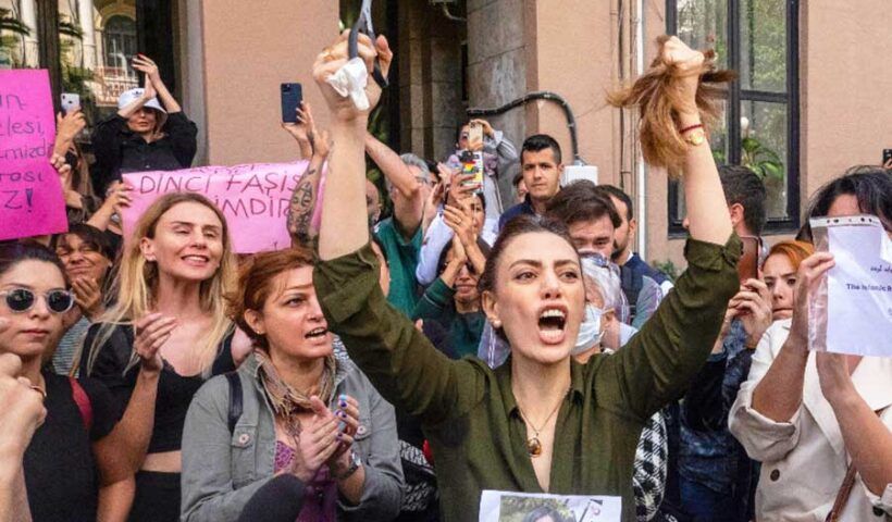 Istanbul, protest over women situation in Iran