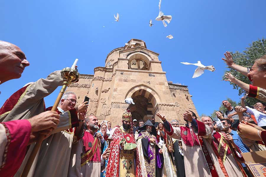 Turkey, Akdamar Church mass
