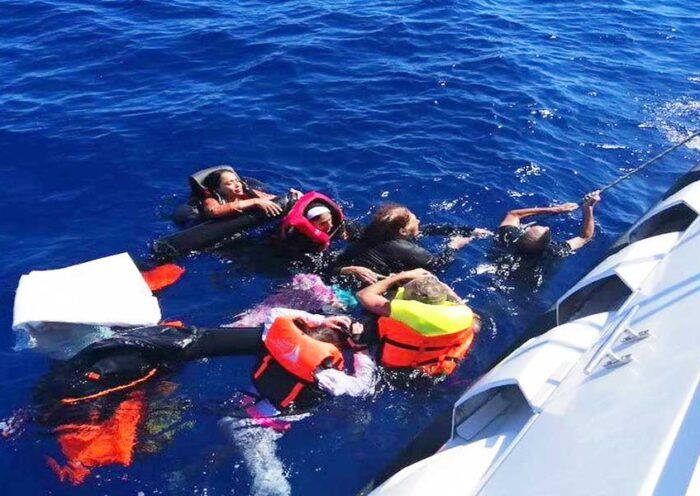 Turkey, migrants abandoned by Greece rescued