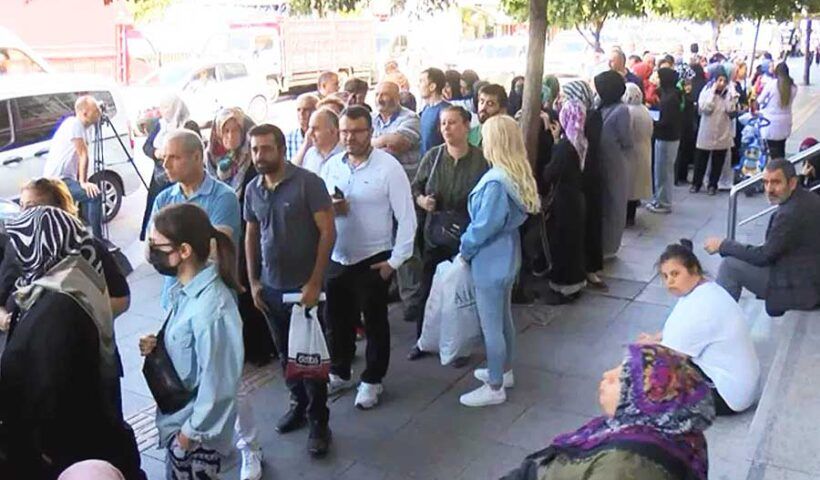 Turkey, queues for social housing
