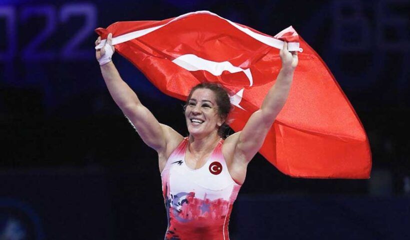 Yasemin Adar, female wrestling world champion
