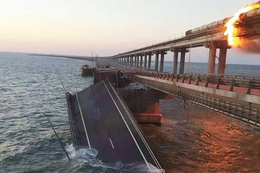 explosion in the bridge between Crimea and Russia