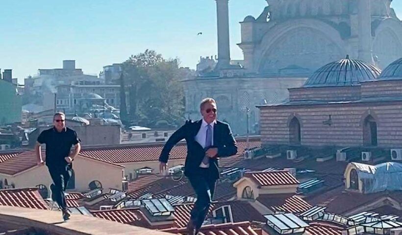 Istanbul, USA ambassador emulates James Bond over the Grand Bazaar
