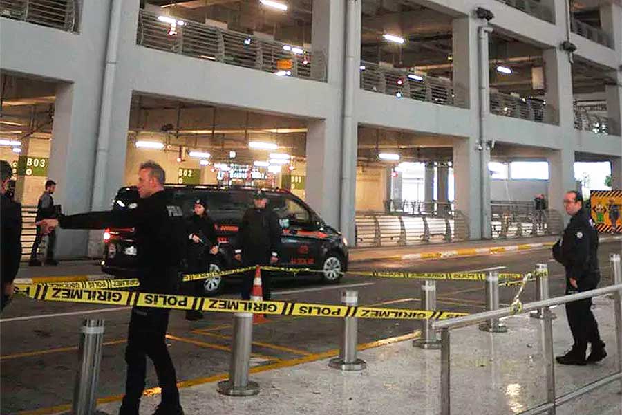 Estambul, suicidio en el aeropuerto
