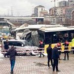 Estambul, choque de tranvía con autobús