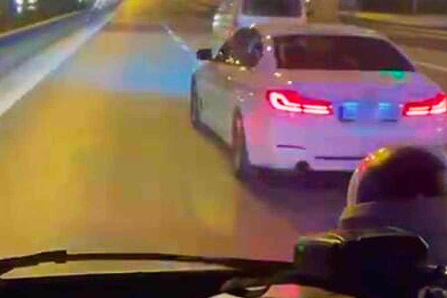 Istanbul, driver blocking ambulance