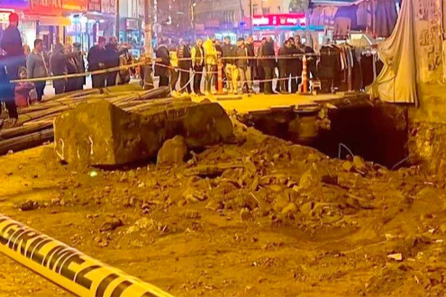 Istanbul, Roman sarcophagus found during works