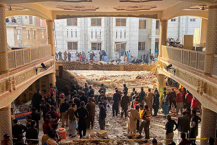 Pakistan, attack against a mosque in Peshawar