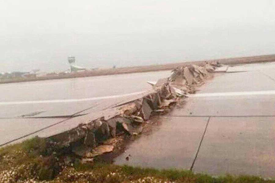 Turkey, Hatay airport damaged by the earthquake