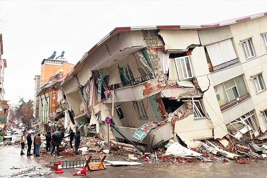 Turquía, edificios dañados por los terremotos