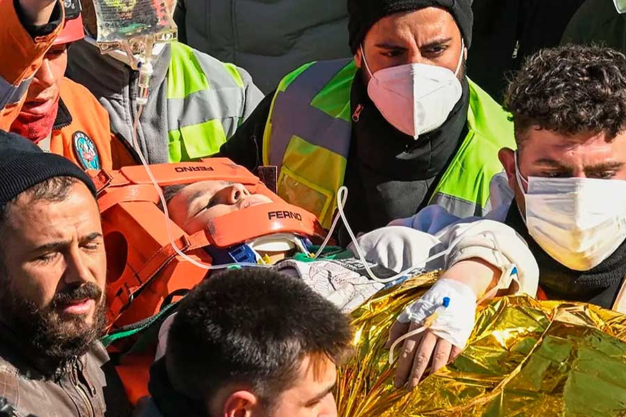 Turquía, rescatada viva tras 248 horas