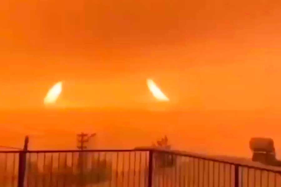 Turquía, llamas en un lago antes del terremoto