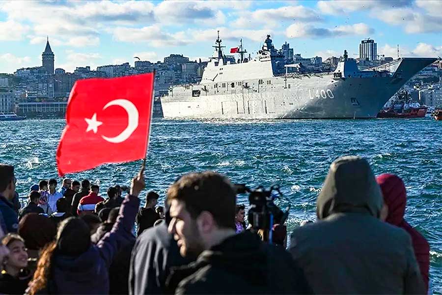 Estambul, portaaviones turco Anadolu