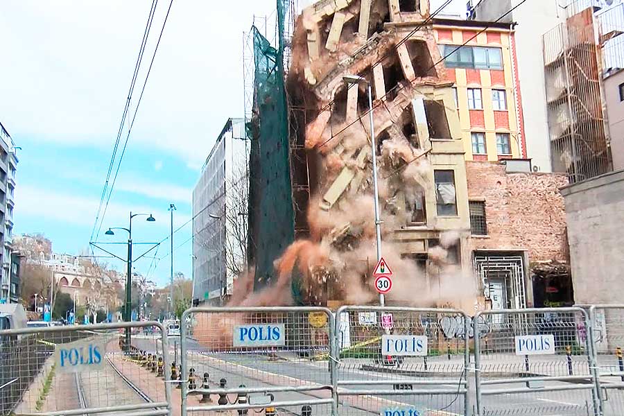 Istanbul, building collapses in Beyoğlu