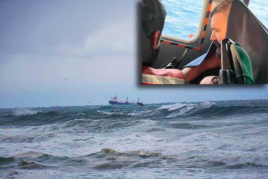 Turkey, ship sinks off Antalya coast