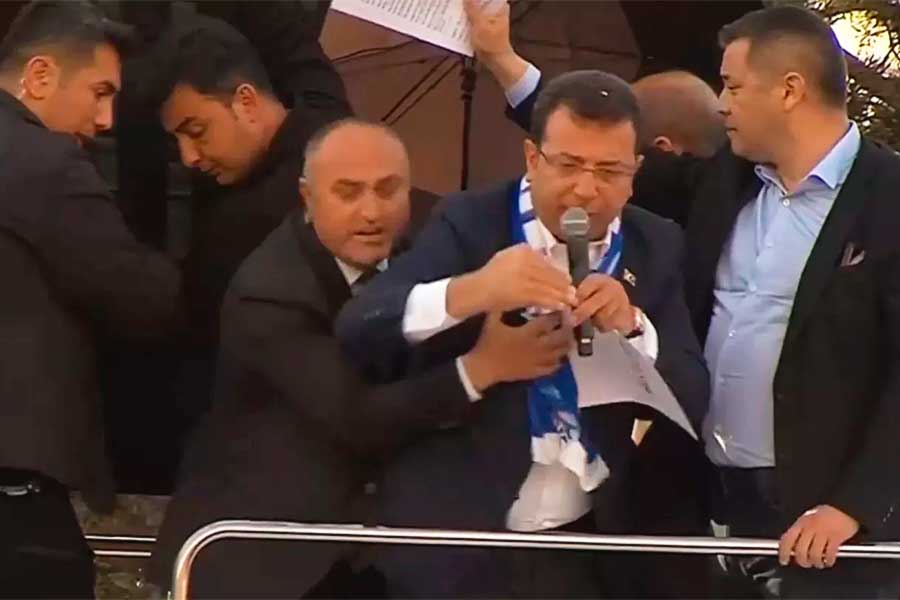 Turquía, ataque con piedras a İmamoğlu