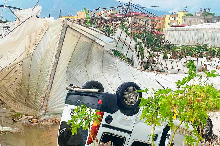 Turquía, tornado arrasa Mersin