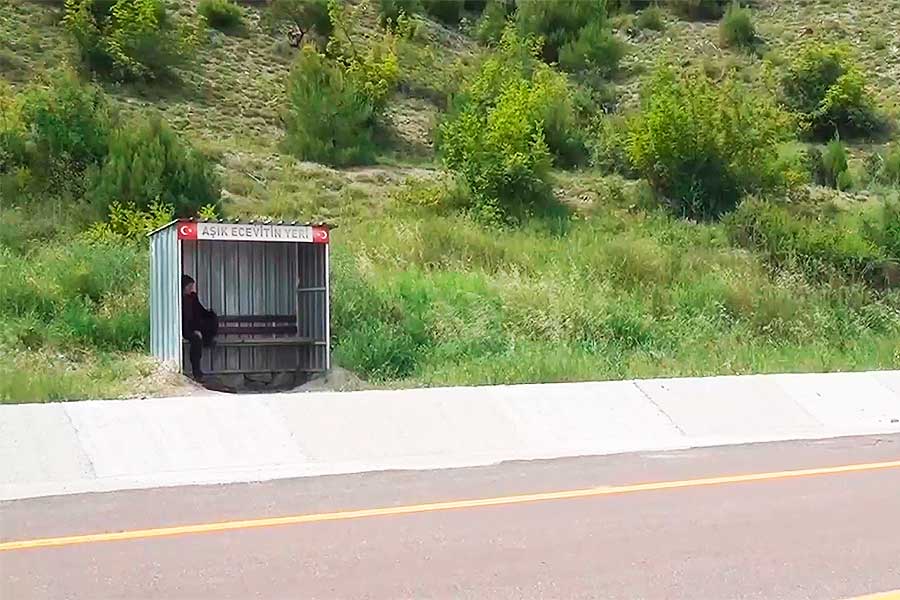 love story: man waits his beloved woman