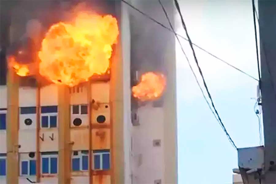 Turquía, incendio de un edificio en Adana