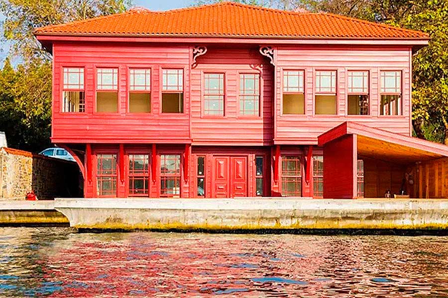 Istanbul, mansion in the Bosphorus