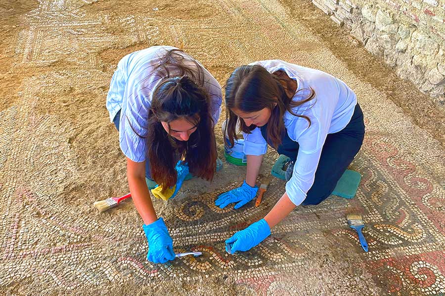 Turkey, archaeologists working on a mosaic in Pompeiopolis