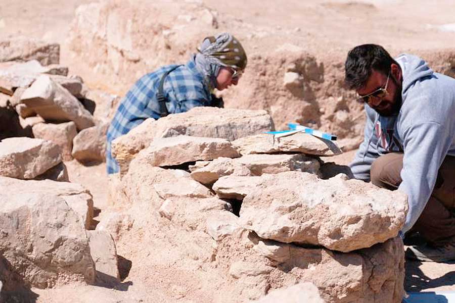 archaeologists on the ruins of Savatra