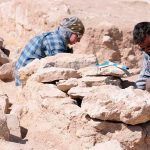 arqueólogos en las ruinas de Savatra