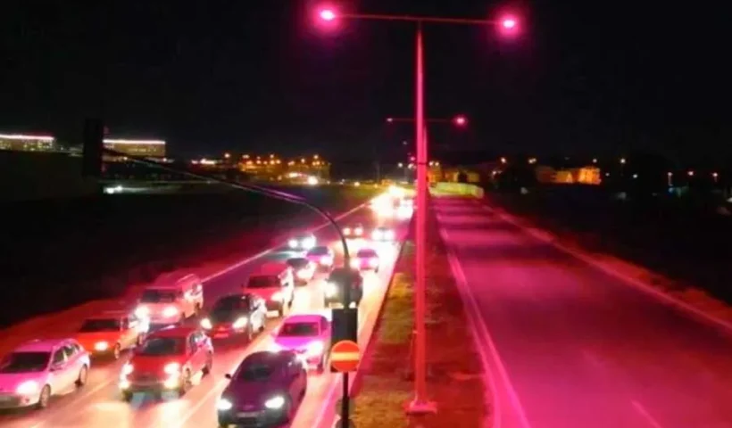 Bursa, streets illuminated in pink for breast cancer
