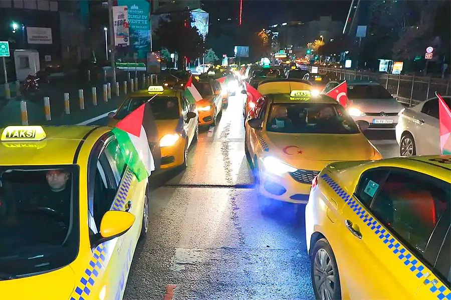 Istanbul, taxi drivers protest against Israel