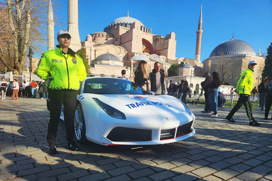 policía turca, coches de lujo