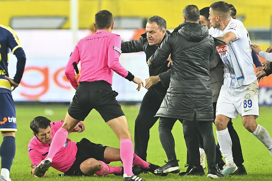 Turkish League, aggression against the referee of Ankaragücü-Rizespor match