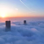 Estambul, rascacielos entre la niebla