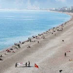 playa de Konyaaltı en Antalya en invierno