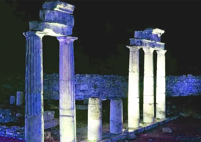 ruinas de Hierápolis de noche