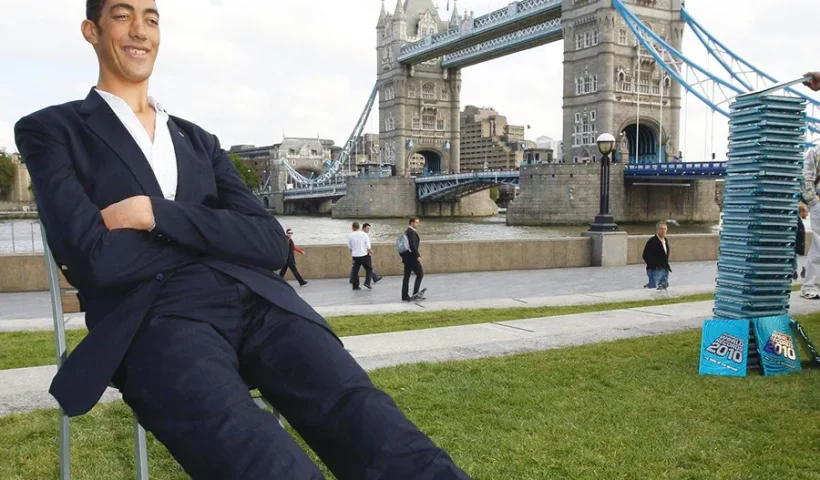 Sultan Kösen, el hombre más alto del mundo