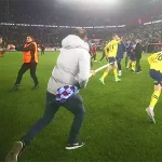 incidentes durante el partido Trabzonspor-Fenerbahçe