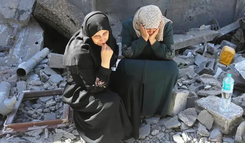 mujeres sufriendo hambre en Gaza