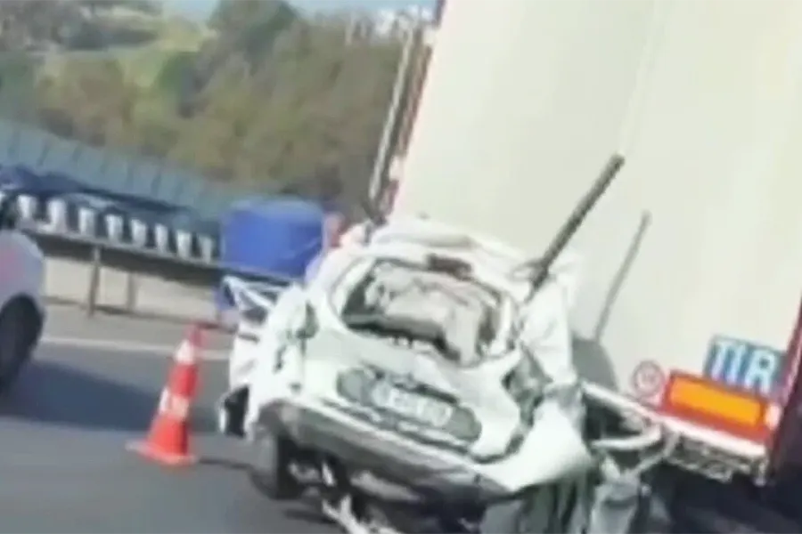 Turkey, accident left car crushed