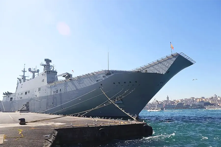 buque Juan Carlos I en Estambul