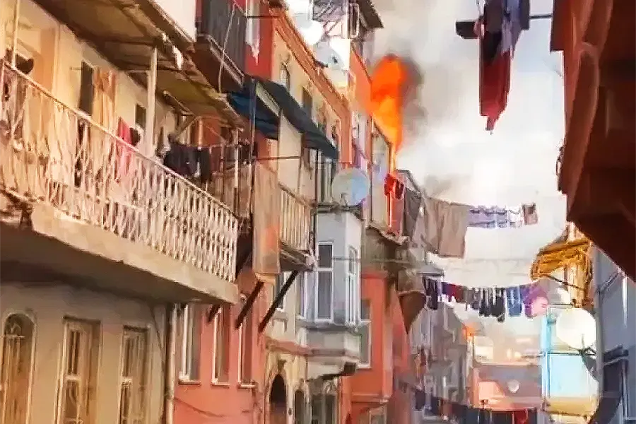 Estambul, incendio en Beyoğlu