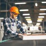 trabajador en una fábrica