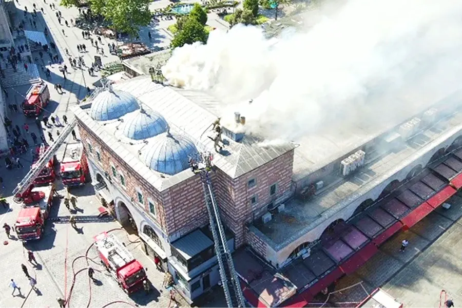 Estambul, incendio en el Bazar de las Especias