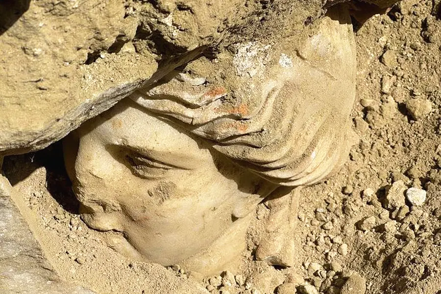 estatua de diosa griega en Laodicea