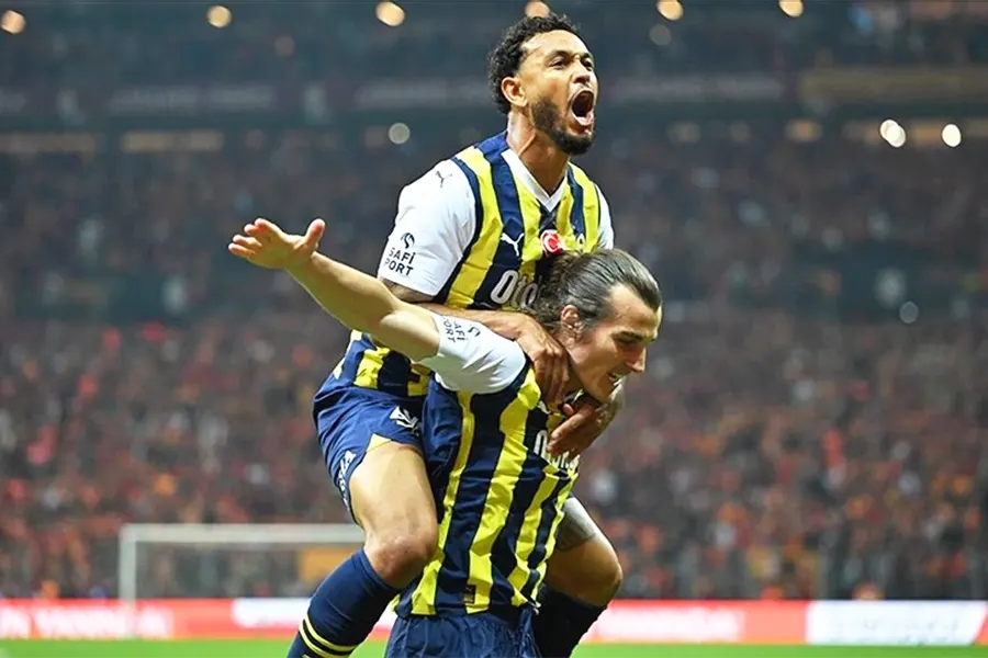 Fenerbahçe, gol en el derbi