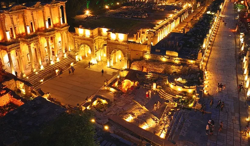 ruinas de Éfeso de noche